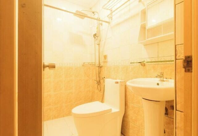 Bathroom 5, RedDoorz @ Emperor Manila Boutique Hotel, Manila City