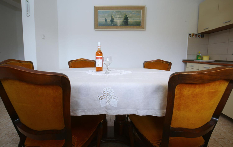 Food & Drinks 4, Apartments Boro, Supetar