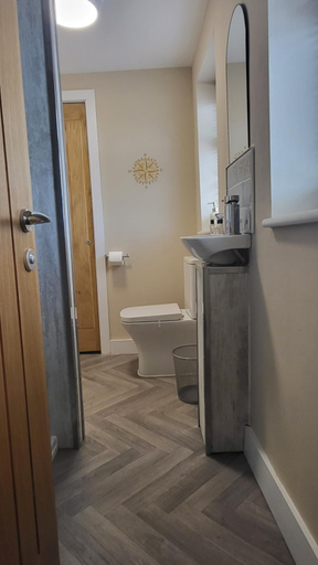 Bathroom 5, The Square & Compass, Nottinghamshire