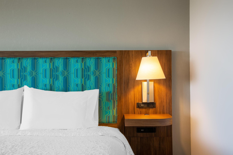 Bedroom 4, Hampton Inn & Suites by Hilton Edmonton St. Albert, Division No. 11