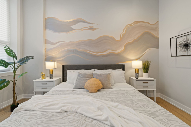 Room 3, Modern 2-bd 2-ba Retreat Near Medical District, Cook