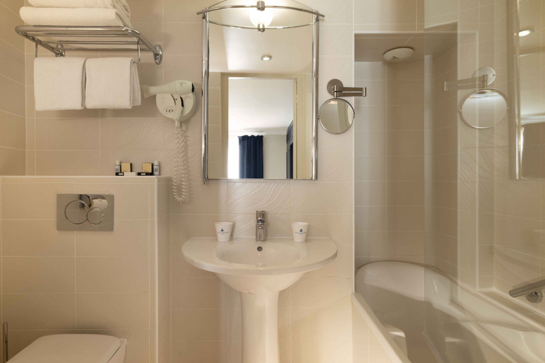 Bathroom 4, Hotel Queen Mary Paris, Paris