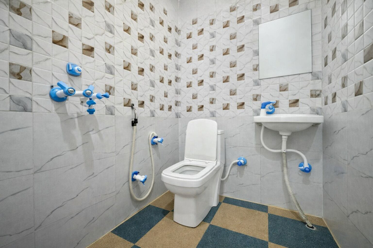 Bathroom 4, Murli Manohar Palace, Mathura