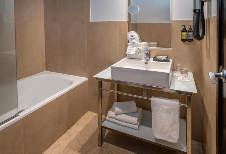 Bathroom 4, Hotel Serhs del Port, Barcelona