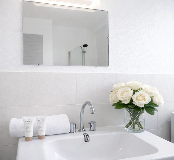 Bathroom 4, 1615 Quinet, Paris