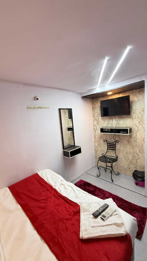Room 5, Hotel Caribbean, Nagpur