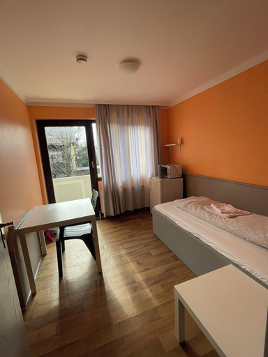 Bedroom 4, 2-Rent Group Hostel Rooms AUB162, München
