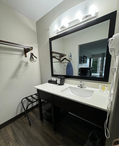Bathroom 4, Days Inn by Wyndham Goldsboro, Wayne