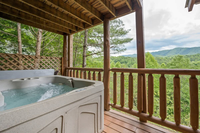 Room 1, View Private Log Cabin Fireplace Hot tub RELAX, Sevier