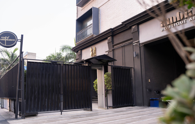 Exterior & Views