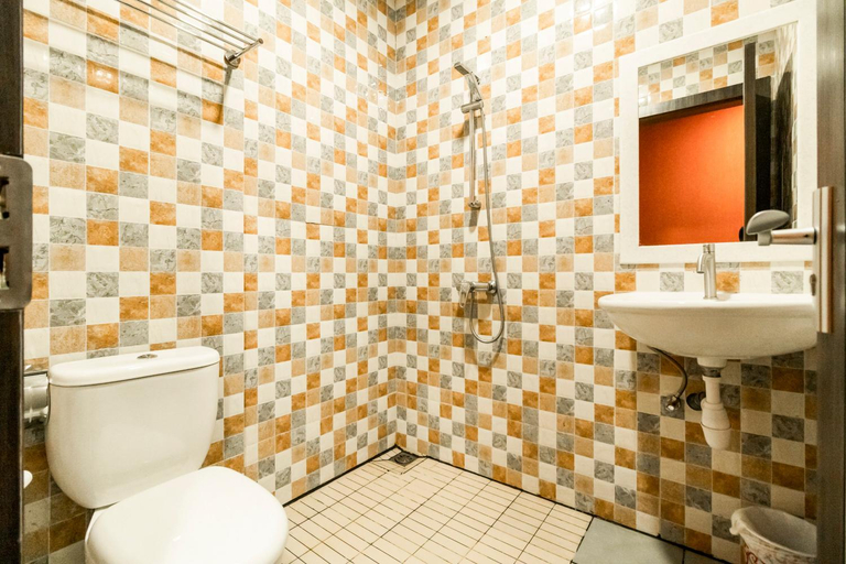 Bathroom, RedDoorz Plus near Nagoya Hill Batam 6, Batam