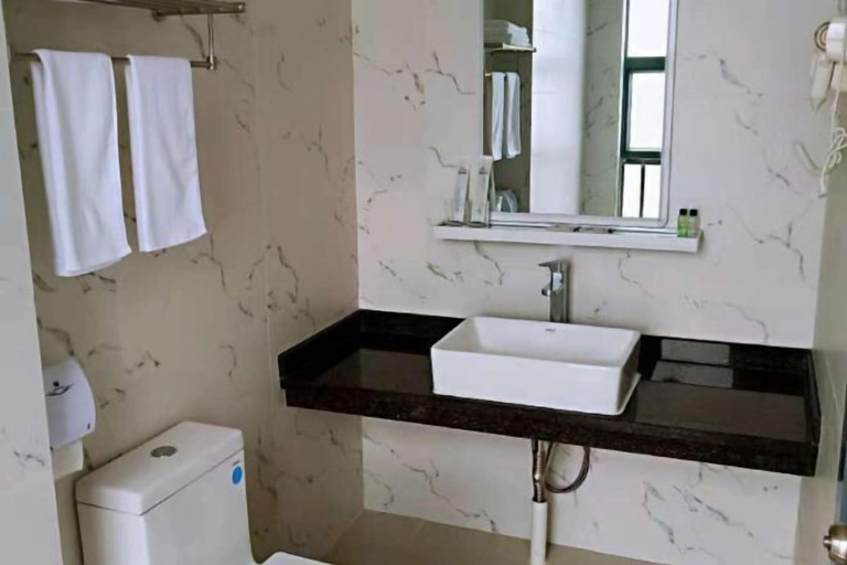Bathroom 3, Green Leaf Inn, Dongguan