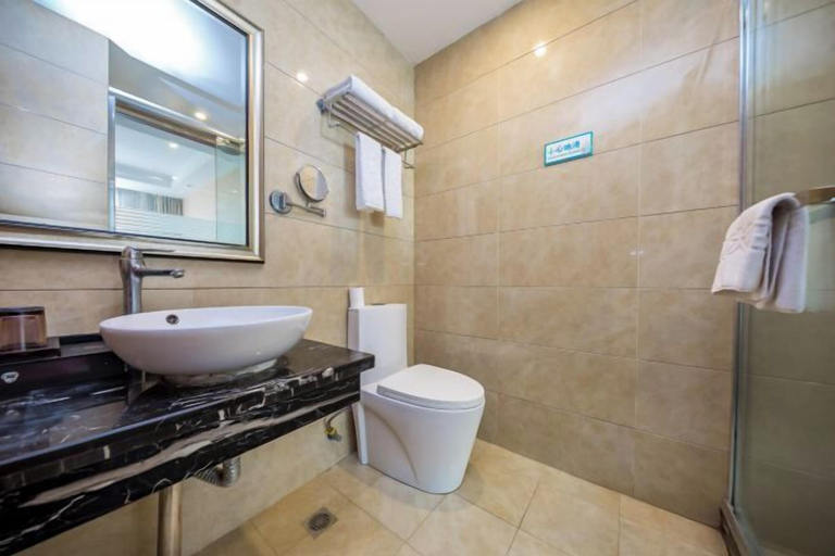 Bathroom 4, Shandong King King Hotel, Zhoushan