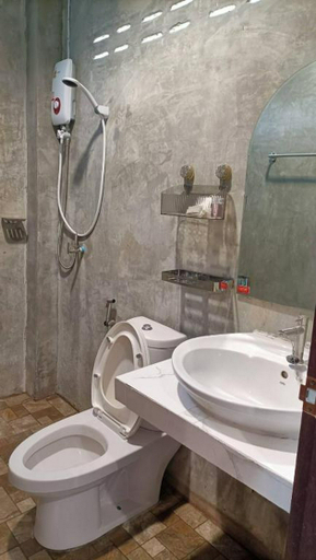 Bathroom 3, Lucky Pai Resort & Hostel, Mae Hong Son, Pai