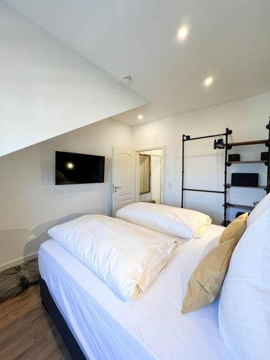 Bedroom 1, Kapitaenshaus-Lassen-Zimmer-Blanker-Hans, Nordfriesland
