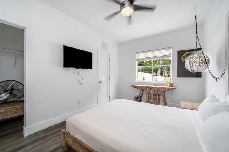 Bedroom 3, Treehouse  Hotel, Miami-Dade
