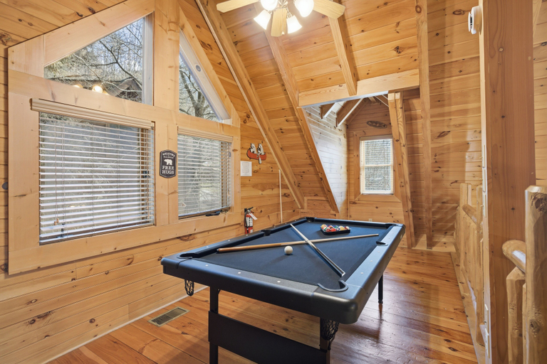 Game room 5, 5 O'clock Somewhere 1 Bedroom Cabin by RedAwning, Sevier