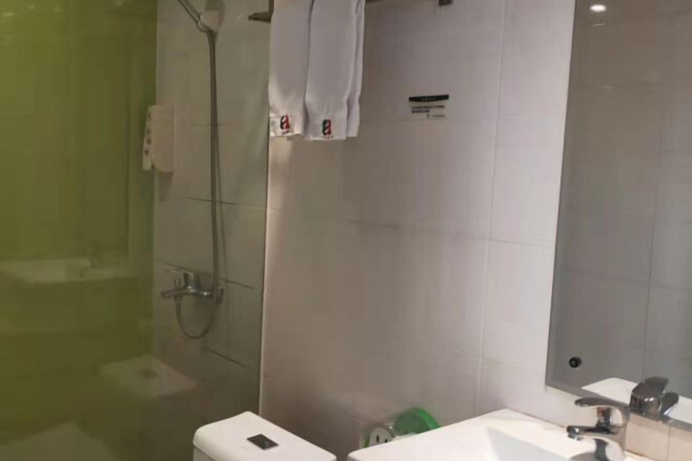Bathroom 3, 8 Inn (Dongguan Dongkeng), Dongguan