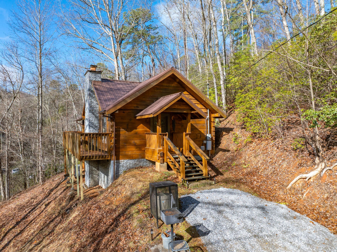 Room 4, Hot Tub Location Cozy Studio Log Cabin Fireplace, Sevier