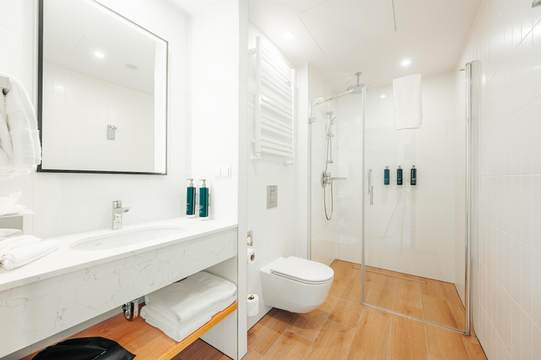Bathroom 3, Hilton Garden Inn Radom, Radom City