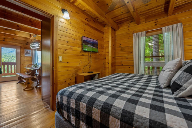 Room 2, Nice View Log Cabin Fireplace Hot Tub Pool Table, Sevier