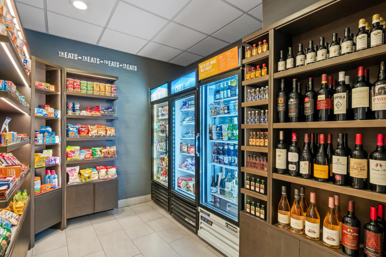 Food & Drinks 5, Hampton Inn & Suites Detroit-Canton, Wayne