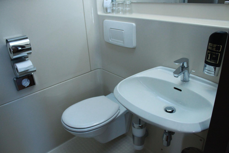Bathroom 3, Hotel Goldene Krone Innsbruck, Innsbruck