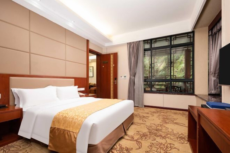 Bedroom 3, Taohuashan Ecological Garden Hotel, Jingzhou