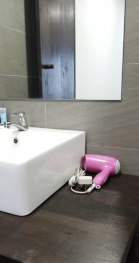 Bathroom, Roxy Telok Serabang, Lundu