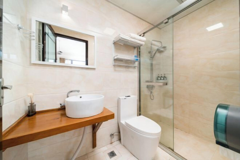Bathroom, Yuanshan Hostel, Huzhou