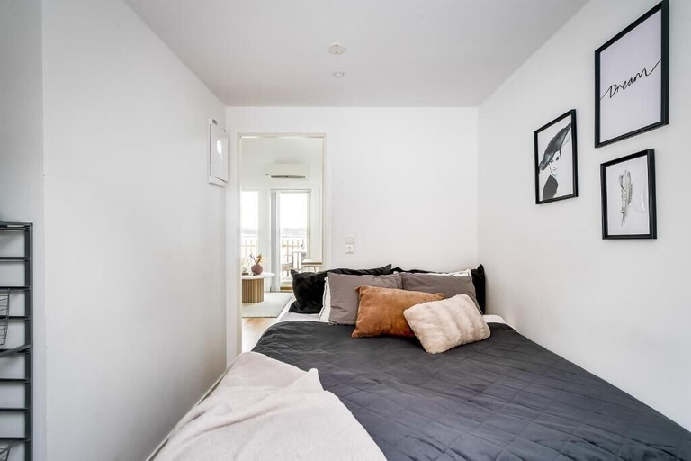 Room 3, Waterfront Spa Retreat with Hot Tub, Upplands-Bro