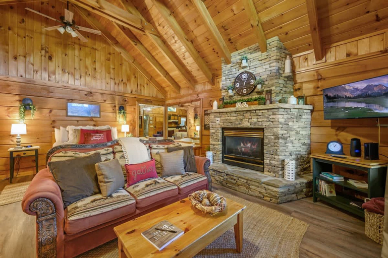 Room 3, Location Cute Studio Log Cabin Hot Tub Fireplace, Sevier
