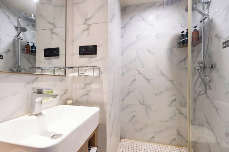 Bathroom 4, Zanzan Hotel