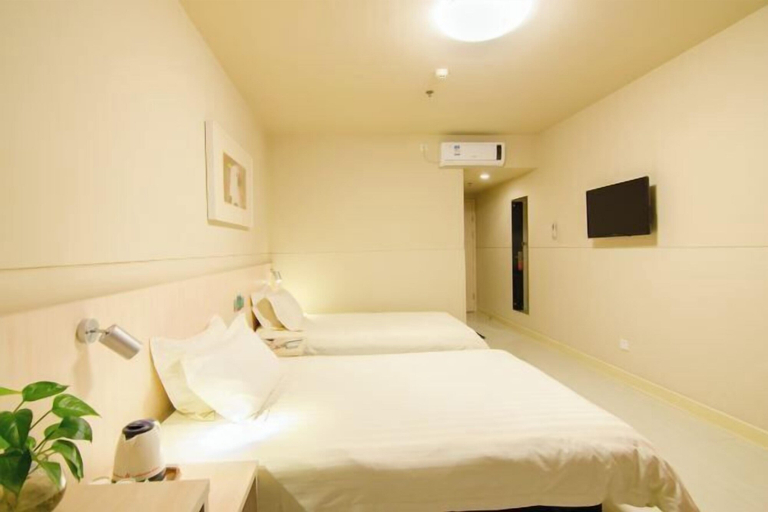 Bedroom 5, Jinjiang Inn, Baotou