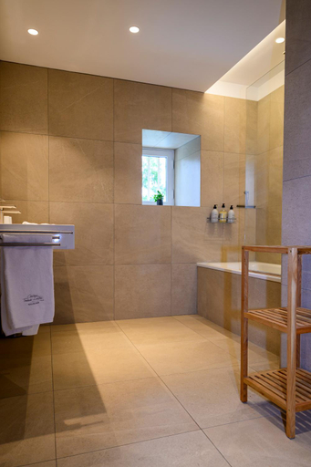 Bathroom 4, Chateau Toulouse-Lautrec, Gironde