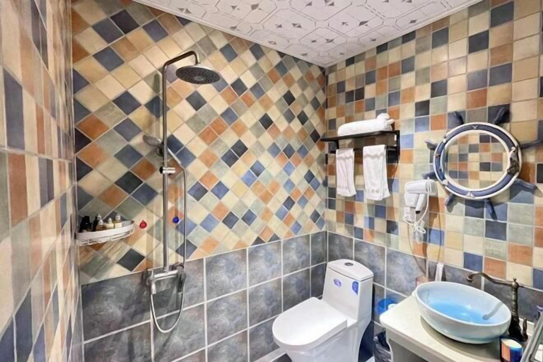 Bathroom 4, Yueman Xilou Theme Inn, Jiaxing