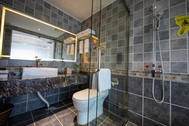 Bathroom 4, Lingyun Zhuangzhi Lingyun International Hotel, Baise