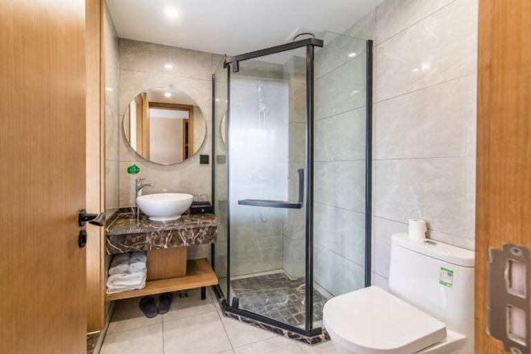 Bathroom 3, Runjia movie hotel, Huzhou