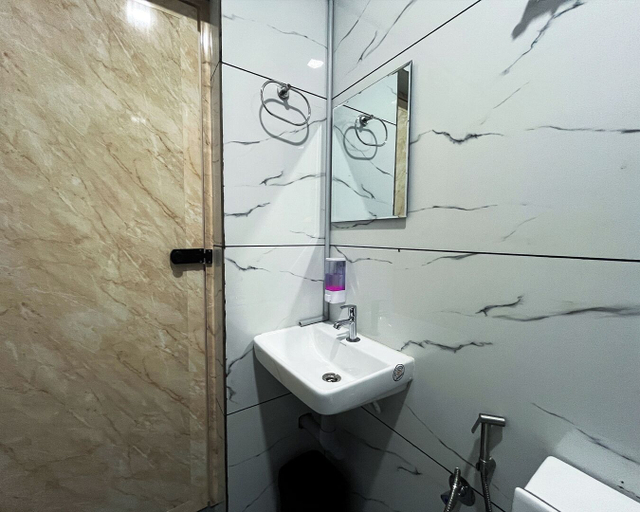 Bathroom 5, Panduranga Elite, Uttara Kannada