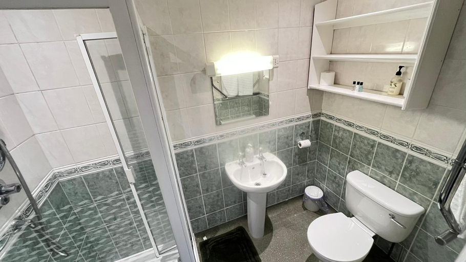 Bathroom 4, The Golden Boar Inn, Suffolk