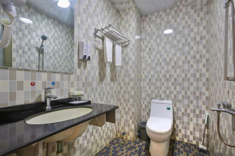 Bathroom 3, Gangfeng Express Hotel, Beihai