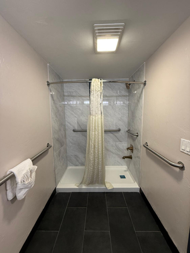 Bathroom 3, Americas Best Value Inn Ponca City, Kay