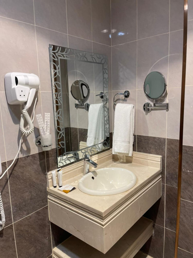 Bathroom 5, Smayah Residence, Riyadh