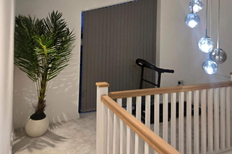 Interior 2, 8 Bedroom House Sleeps 20 - Private Garden, Wolverhampton