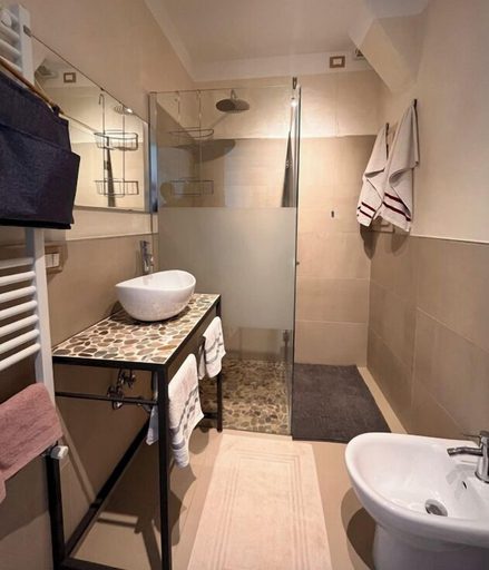 Bathroom 5, Collimare rooms, La Spezia
