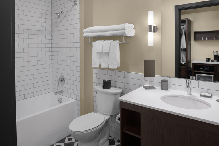 Bathroom 4, The Gordon Hotel, Lane
