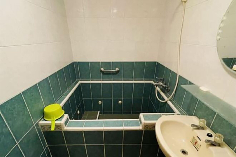 Bathroom 4, Shexia Li Yu, Pingtung