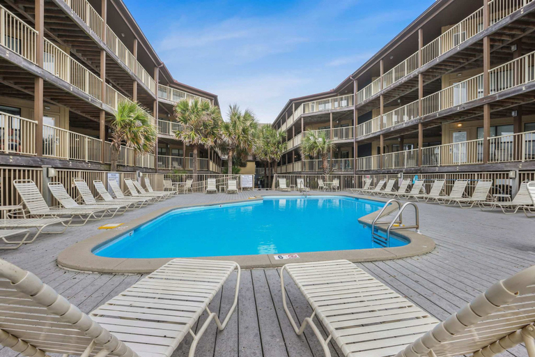 Room 3, Sandpiper 1C- Stylish Gulf-side Affordable, Baldwin