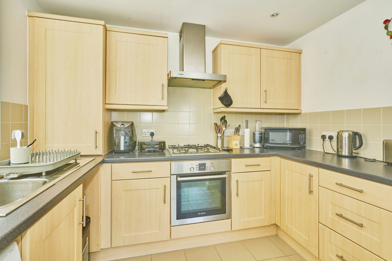 Room 3, Charming 2-bedroom Flat in South Croydon, London