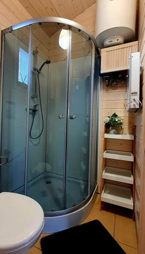 Bathroom 3, Domki LeMo - nad samym jeziorem, nowe w pelni wyposazone z miejscem parkingowym, Kościerzyna